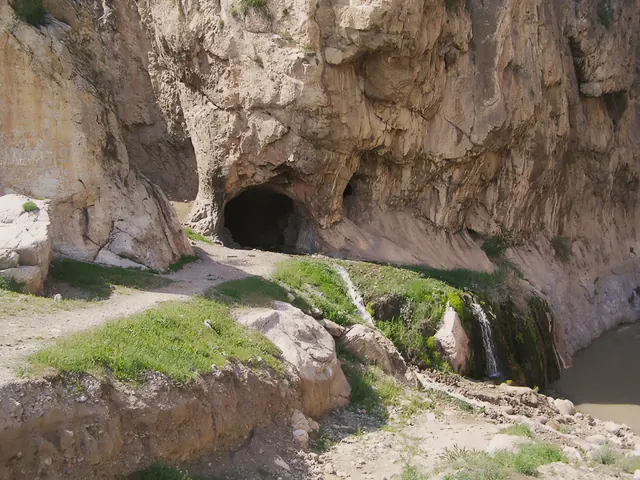 Kan-i-Gut Cave, Batken