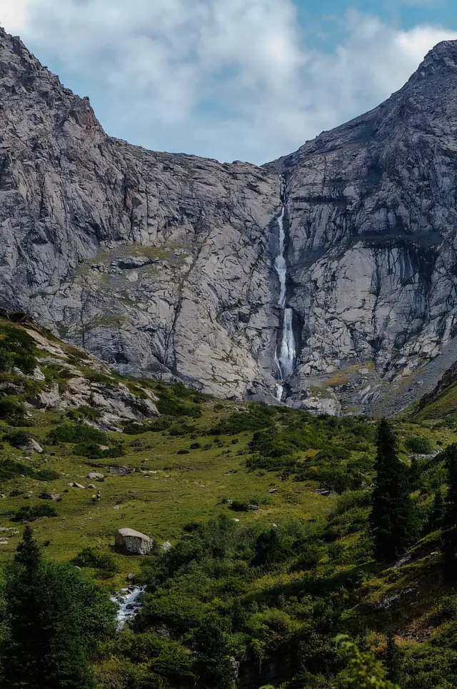 Shaar Waterfall, Naryn